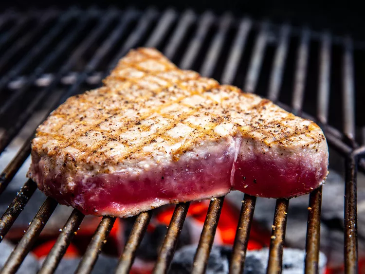 How to Make Tuna Steaks on the Grill-Easy Step-by-Step Guide